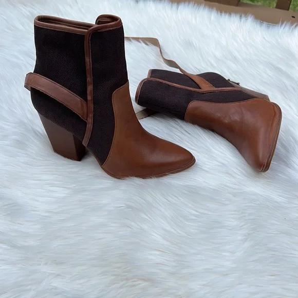 Paris Hilton leather bootie - Picture 4 of 10